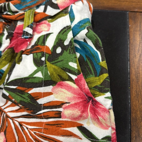 Floral Tropical Print Shorts - Picture 5 of 5